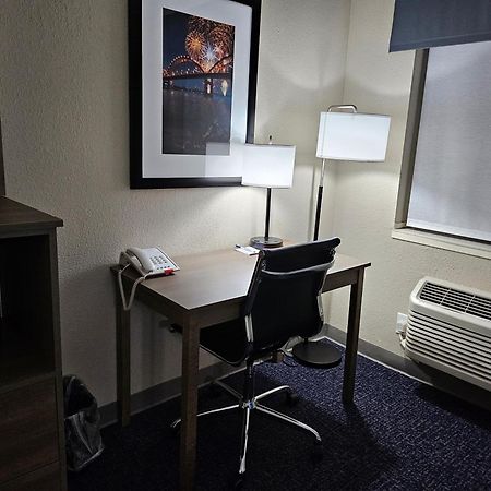 Hotel Baymont By Wyndham Davenport Extérieur photo