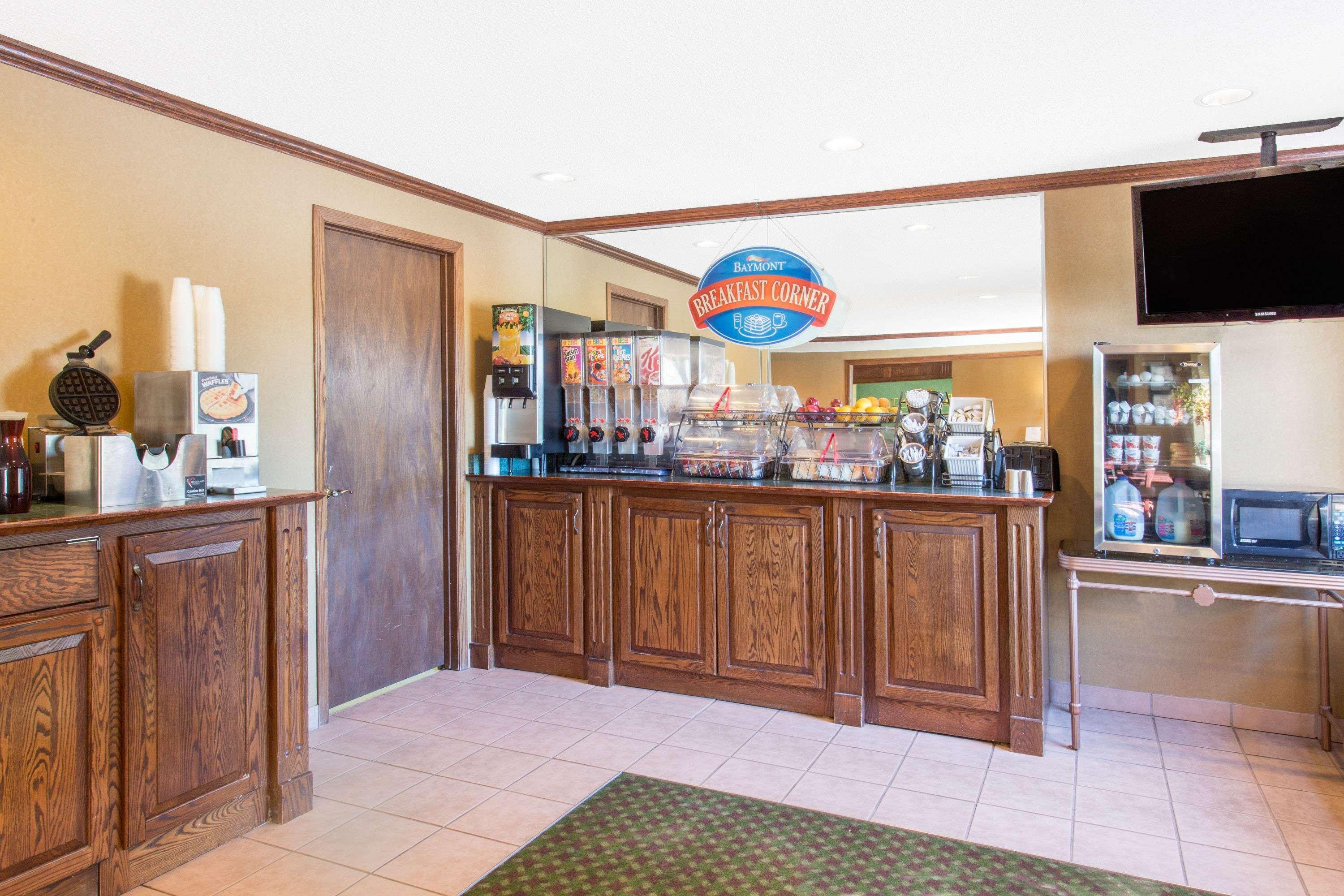 Hotel Baymont By Wyndham Davenport Extérieur photo