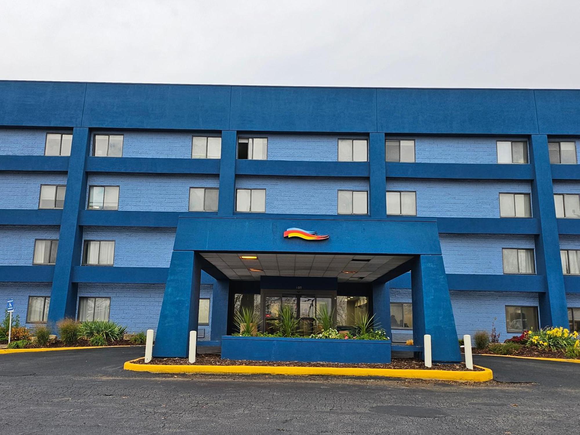 Hotel Baymont By Wyndham Davenport Extérieur photo